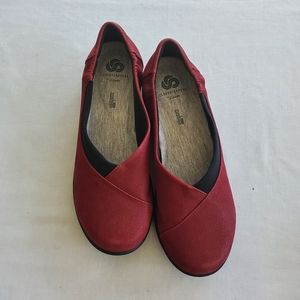 Clarks Cloudstepper red fabric loafers, Women's size 8